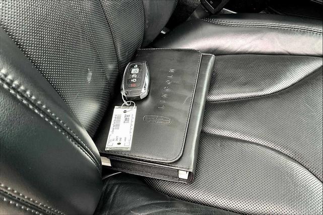 Photo of 2018 MAGNETIC GRAY METALLIC Lincoln MKX