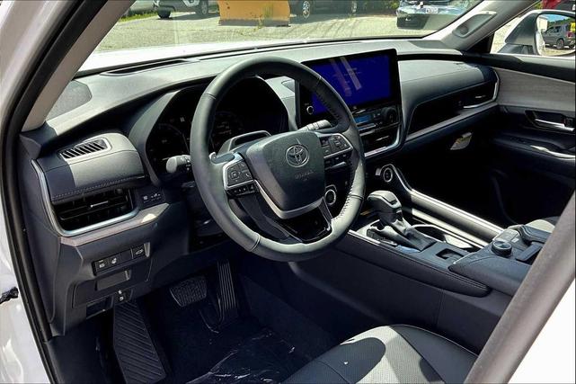 Photo of 2025 Wind Chill Pearl Toyota Grand Highlander