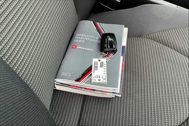 Photo of 2023 Magnetic Gray Metallic Toyota Highlander