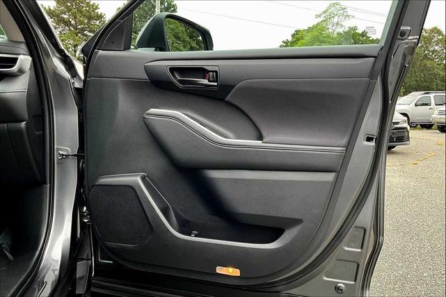 Photo of 2023 Magnetic Gray Metallic Toyota Highlander