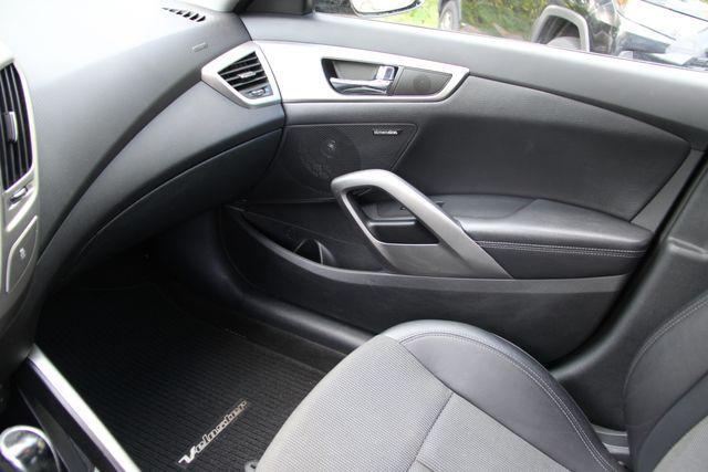 Photo of 2013 Ultra Black Pearl Hyundai Veloster