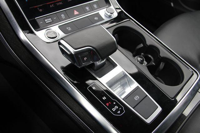 Photo of 2024 Mythos Black Metallic Audi Q7