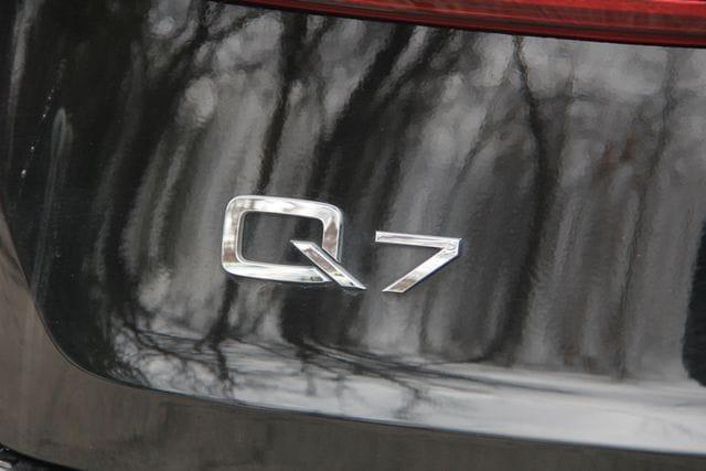 Photo of 2024 Mythos Black Metallic Audi Q7