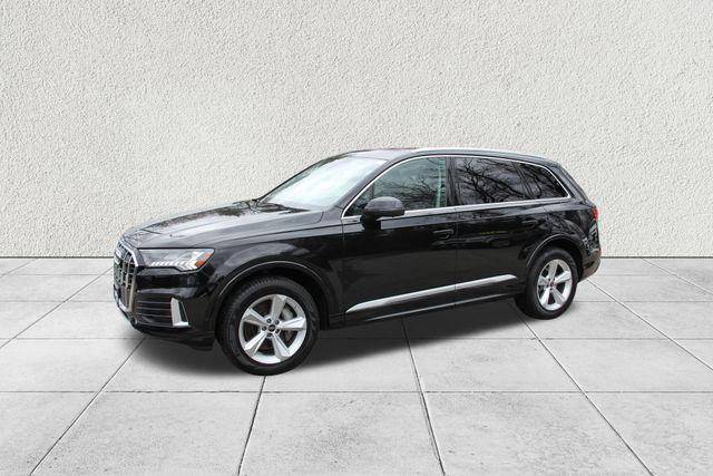 Photo of 2024 Mythos Black Metallic Audi Q7