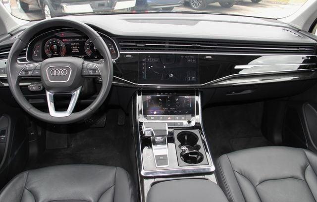 Photo of 2024 Mythos Black Metallic Audi Q7