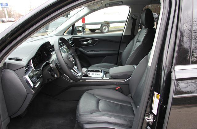 Photo of 2024 Mythos Black Metallic Audi Q7