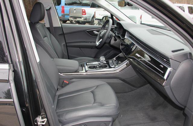 Photo of 2024 Mythos Black Metallic Audi Q7