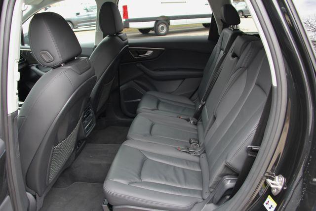 Photo of 2024 Mythos Black Metallic Audi Q7