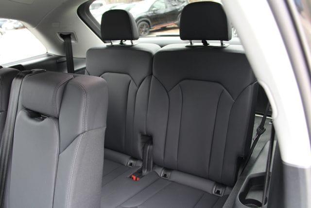 Photo of 2024 Mythos Black Metallic Audi Q7