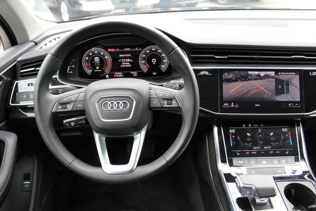 Photo of 2024 Mythos Black Metallic Audi Q7