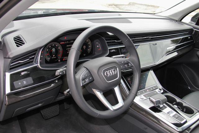 Photo of 2024 Mythos Black Metallic Audi Q7