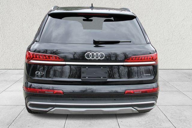 Photo of 2024 Mythos Black Metallic Audi Q7