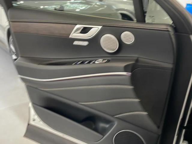 Photo of 2024 Alta White Genesis GV80