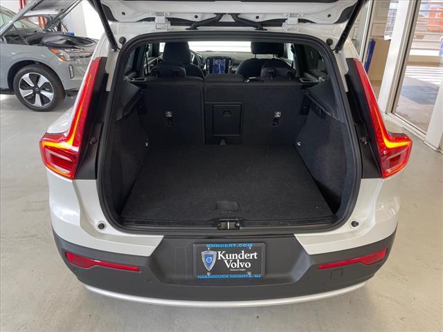 Photo of 2025 Crystal White Pearl Volvo XC40