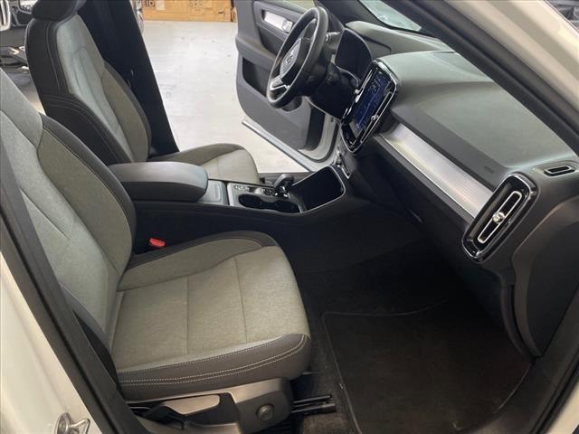 Photo of 2025 Crystal White Pearl Volvo XC40