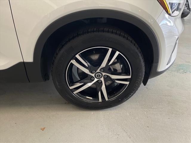 Photo of 2025 Crystal White Pearl Volvo XC40