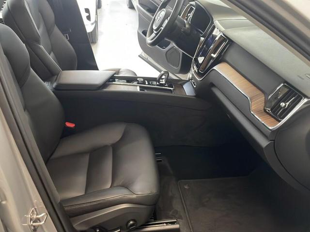 Photo of 2022 Silver Dawn Volvo XC60