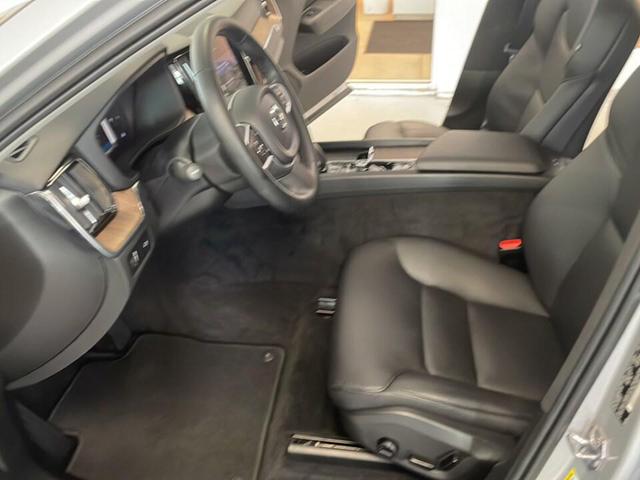 Photo of 2022 Silver Dawn Volvo XC60