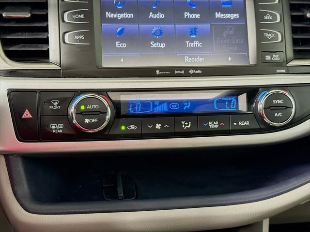 Photo of 2019 Shoreline Blue Pearl Toyota Highlander