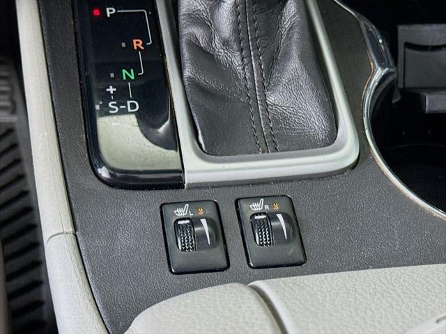 Photo of 2019 Shoreline Blue Pearl Toyota Highlander