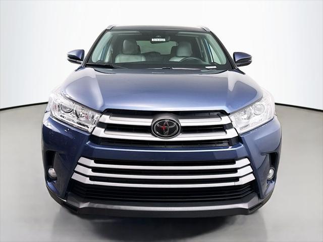 Photo of 2019 Shoreline Blue Pearl Toyota Highlander