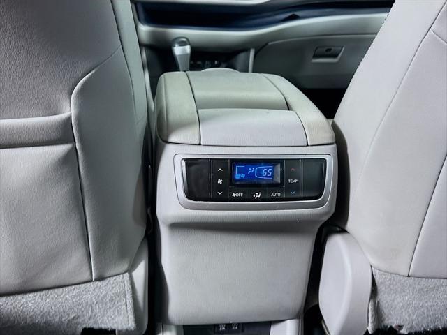 Photo of 2019 Shoreline Blue Pearl Toyota Highlander