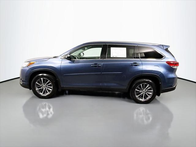 Photo of 2019 Shoreline Blue Pearl Toyota Highlander