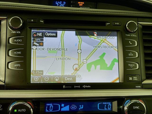 Photo of 2019 Shoreline Blue Pearl Toyota Highlander