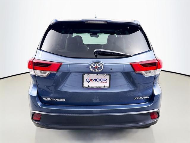 Photo of 2019 Shoreline Blue Pearl Toyota Highlander