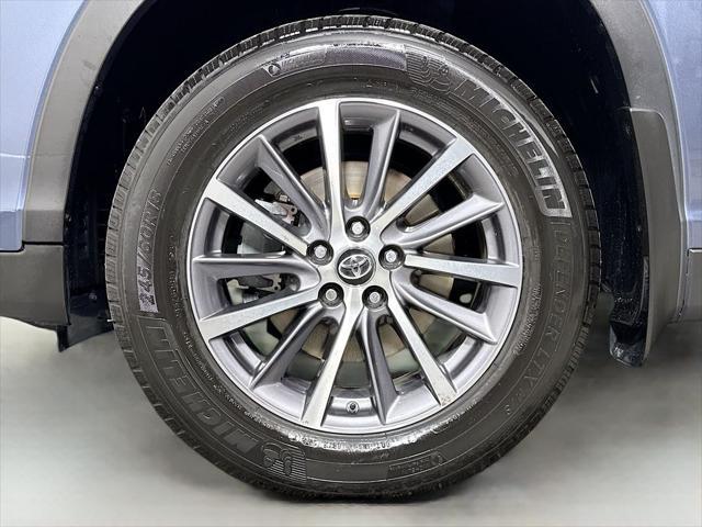 Photo of 2019 Shoreline Blue Pearl Toyota Highlander