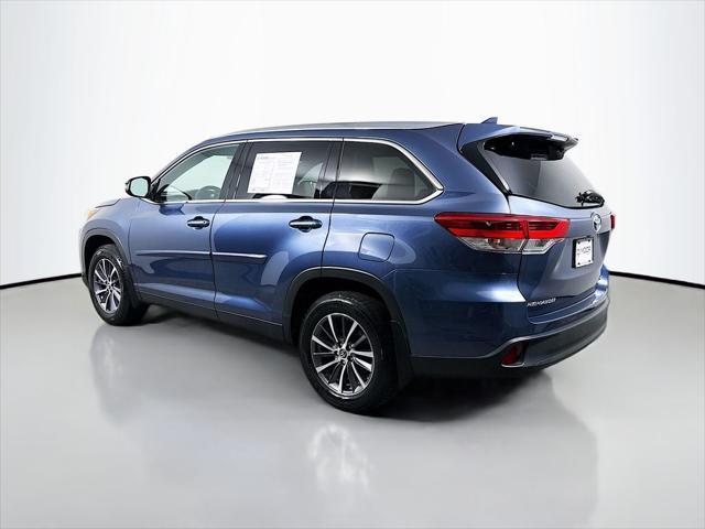 Photo of 2019 Shoreline Blue Pearl Toyota Highlander