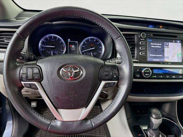Photo of 2019 Shoreline Blue Pearl Toyota Highlander