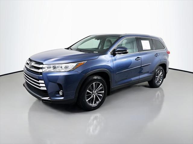 Photo of 2019 Shoreline Blue Pearl Toyota Highlander