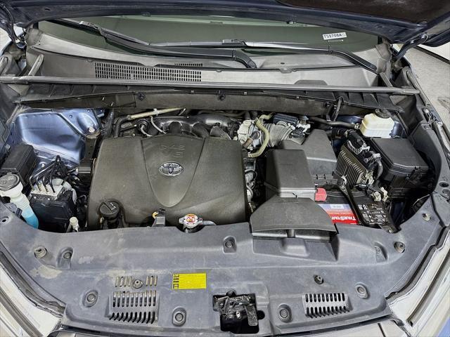 Photo of 2019 Shoreline Blue Pearl Toyota Highlander