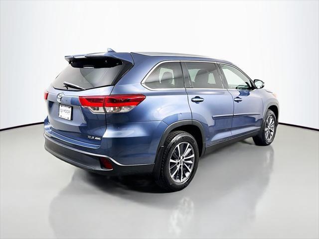 Photo of 2019 Shoreline Blue Pearl Toyota Highlander