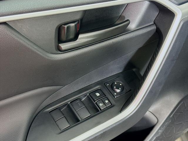 Photo of 2024 Ice Cap Toyota RAV4
