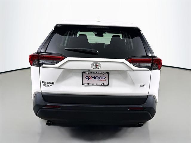 Photo of 2024 Ice Cap Toyota RAV4
