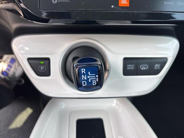 Photo of 2018 Titanium Glow Toyota Prius Prime