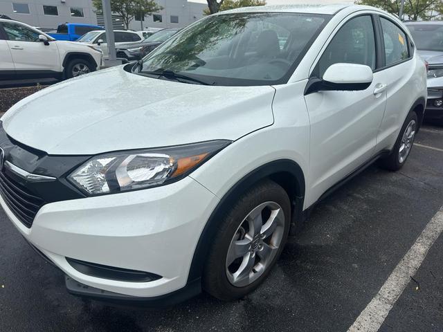 Photo of 2016 White Orchid Pearl Honda HR-V