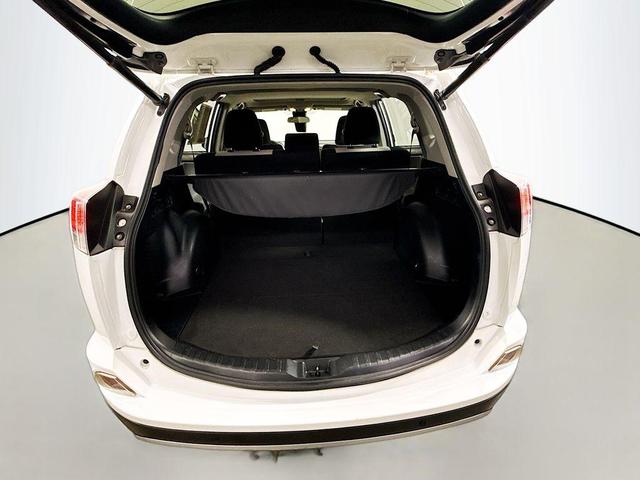 Photo of 2017 Super White Toyota RAV4
