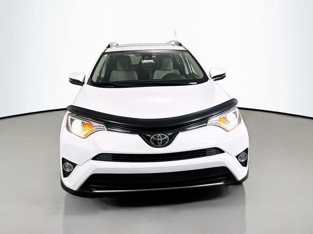 Photo of 2017 Super White Toyota RAV4