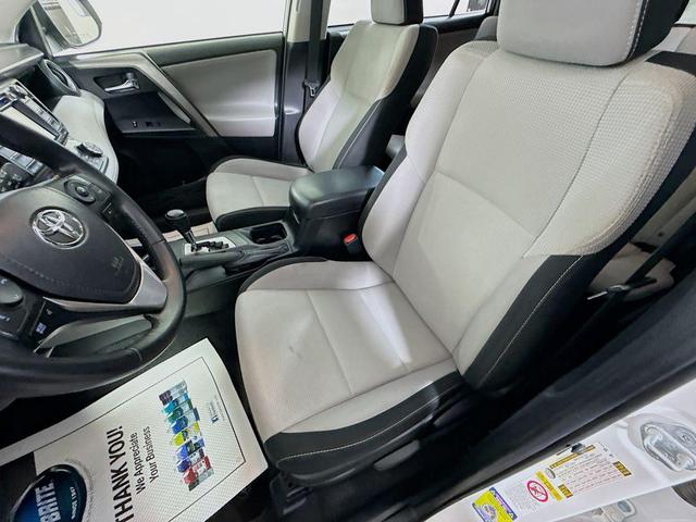 Photo of 2017 Super White Toyota RAV4