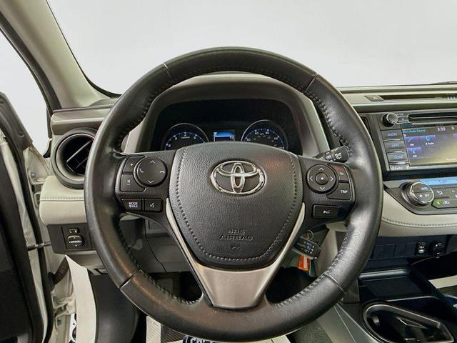 Photo of 2017 Super White Toyota RAV4