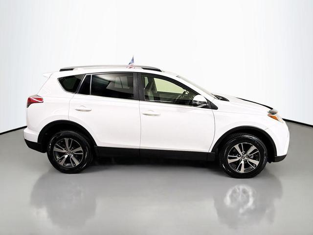 Photo of 2017 Super White Toyota RAV4
