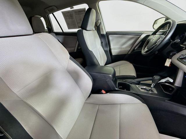 Photo of 2017 Super White Toyota RAV4