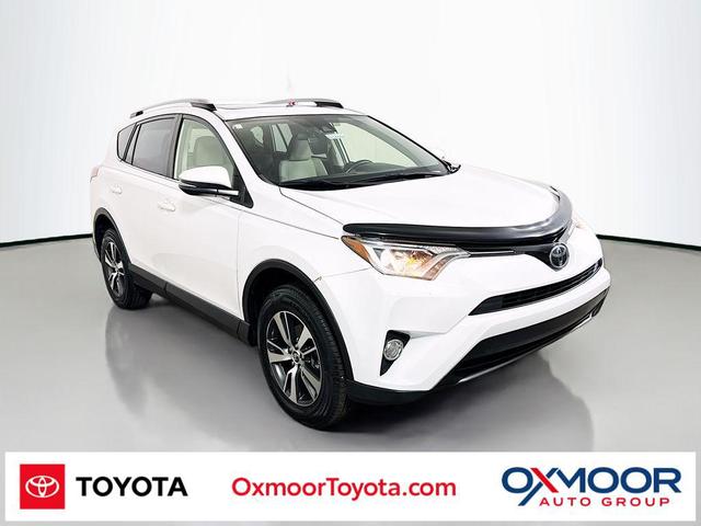 Photo of 2017 Super White Toyota RAV4