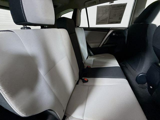 Photo of 2017 Super White Toyota RAV4