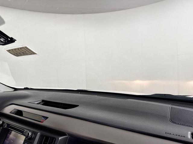 Photo of 2017 Super White Toyota RAV4