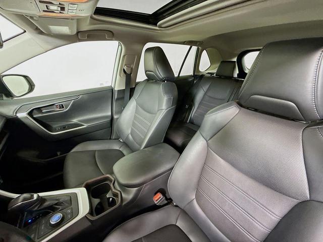 Photo of 2019 Blizzard Pearl Toyota RAV4
