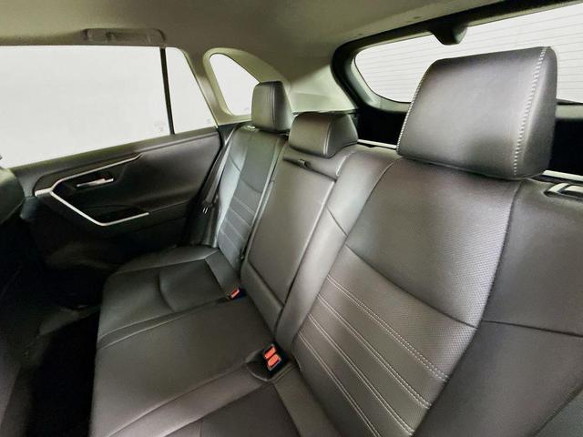 Photo of 2019 Blizzard Pearl Toyota RAV4